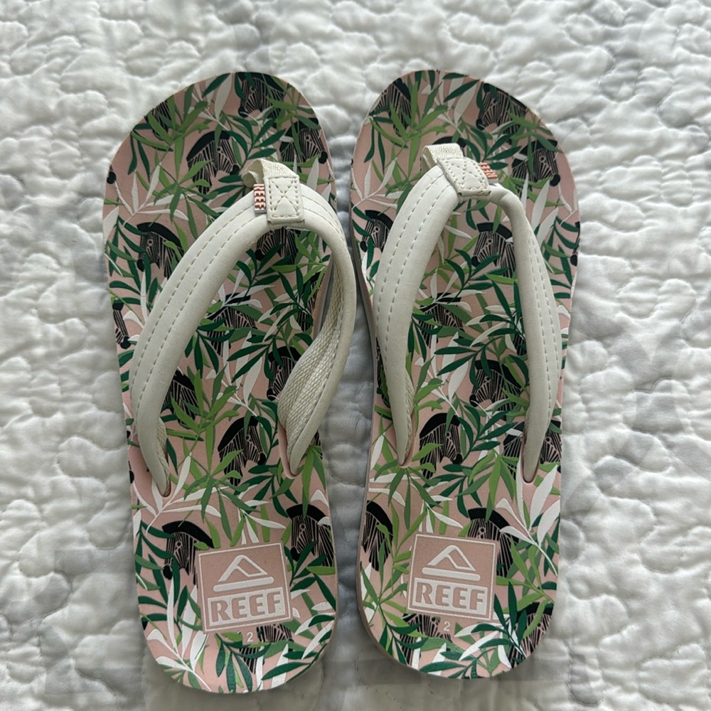 Reef Sandals. EUC